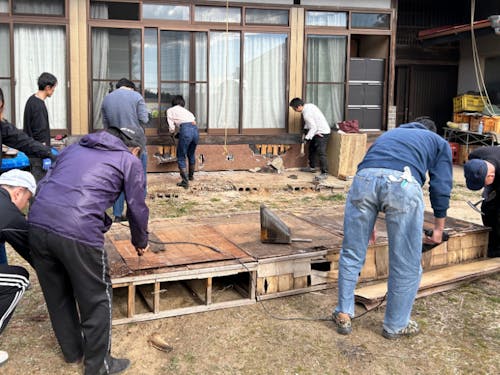 こちらは昨年の移住モニターツアーで古民家DIY作業をしている写真です!