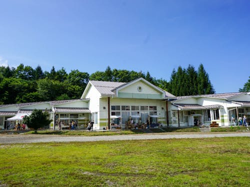 かつて幼稚園だった園舎を活用した工房