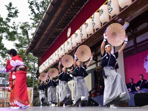 毎年多くのお客様を迎える伝統芸能【城端麦屋祭】
