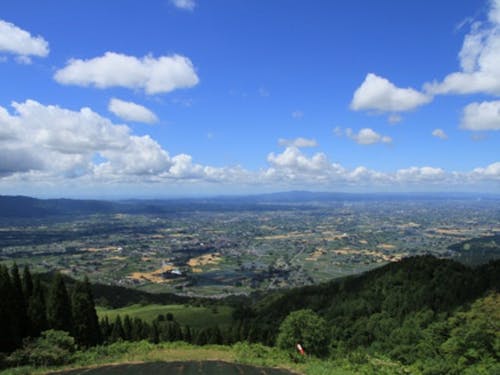 つくばね公園から望む城端の散居村風景。この風景・文化を継承に力を貸してくれる方を待っています。