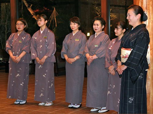 旅館の接客イロハを学び、実際に接客していただきます。