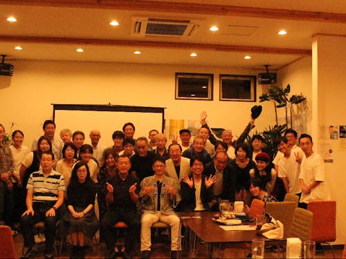 寄居町100人カイギの様子