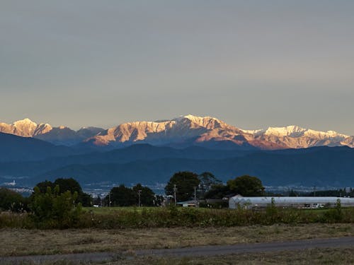 標高3,000メートルの山に積もる雪景色の美しさ。