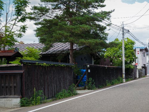 名士の旧家が残る岩崎の町並み