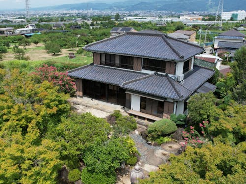 庭と遊休農地が広がる農泊宿