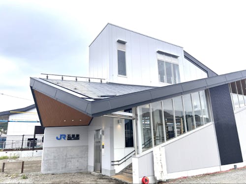 バリアフリー対応の石部駅