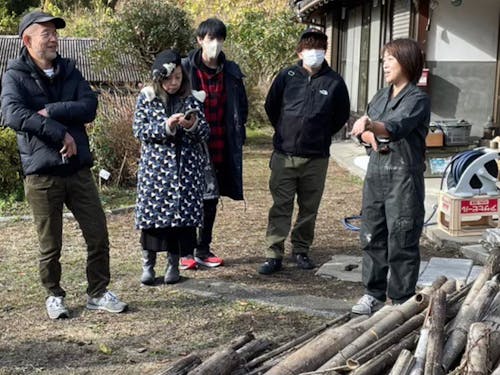 竹を資源に変える活動を見学