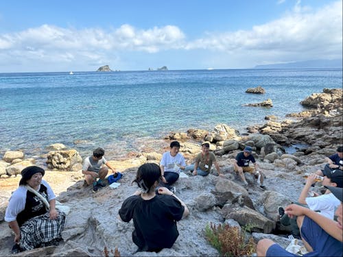 気持ちのいい海辺で一人ひとりの言葉に耳を傾けます