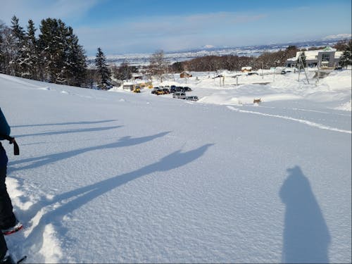 晴天だと白い雪が青っぽくみえるんです!