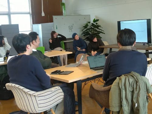 町内のコワーキングスペースで和気藹々とワークショップ