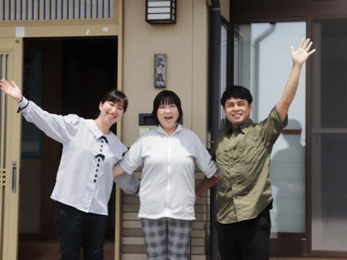 民泊事業担当スタッフ(写真左と写真右)