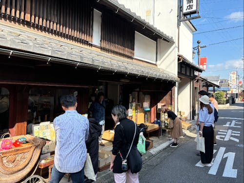 観光名所ではなく、「日常」の人や暮らしに出会えるまち歩きです