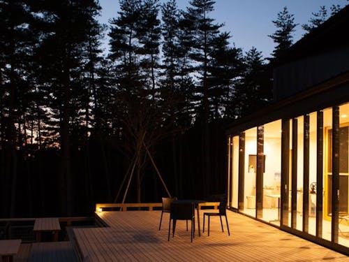 昼と夜で雰囲気がガラッと変わる、地域に愛されている場所です!