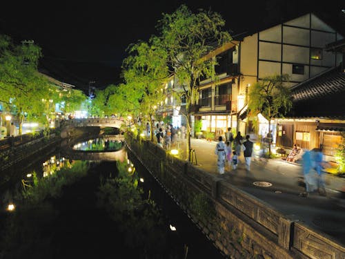 活動する城崎温泉は全国屈指の温泉地で、町民の多くは毎日温泉に入っています。