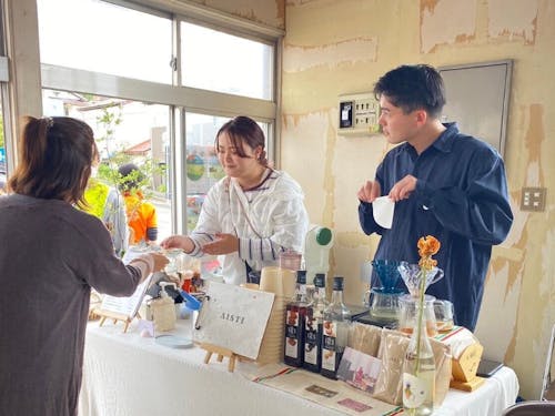 第27回義経まつりでドリンクを提供する「AISTI」