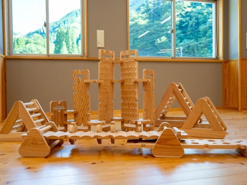 椎葉村産材を使った木育にも取り組んでいます