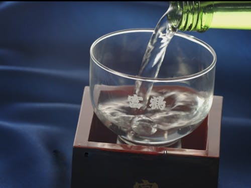 「富鶴」シリーズは、香り、旨味のバランスが取れたすっきりした後口が楽しめます。