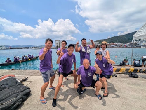 奄美大島伝統の舟漕ぎ大会にスタッフみんなで出場!