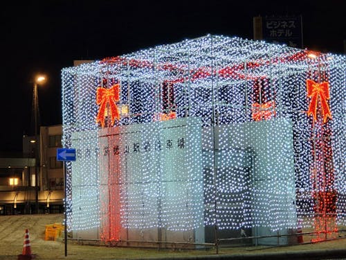 徳山駅前ロータリーには巨大なプレゼントが出現