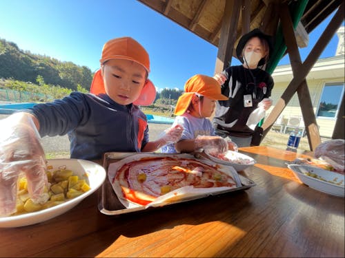 自然の中でのピザづくり