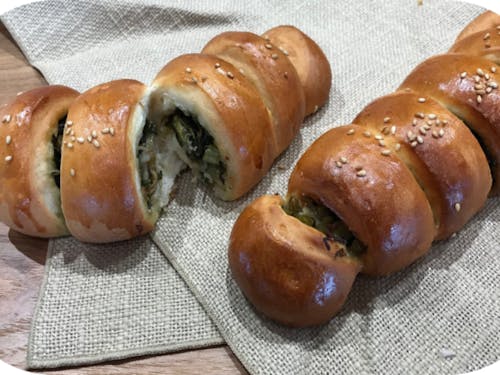 パン工房看板商品『野沢菜おやきパン』