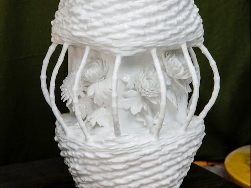 精巧な細工の出石焼