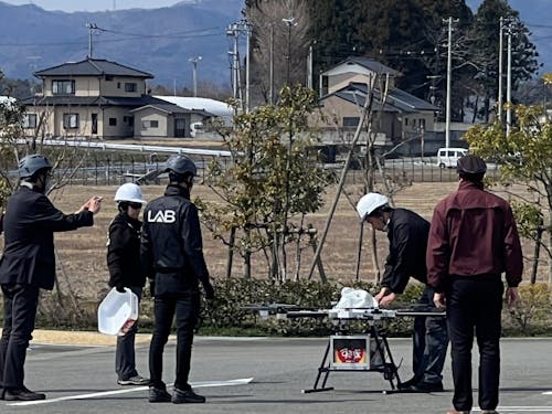 ドローンによる配送の実証実験「空飛ぶ牛丼」