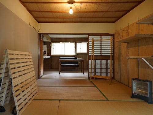 障子・襖(鍵付き)で部屋を区切ったり開いたりが可能です。