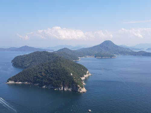 荘内半島の先端には昔の関所”関の浦”があります
