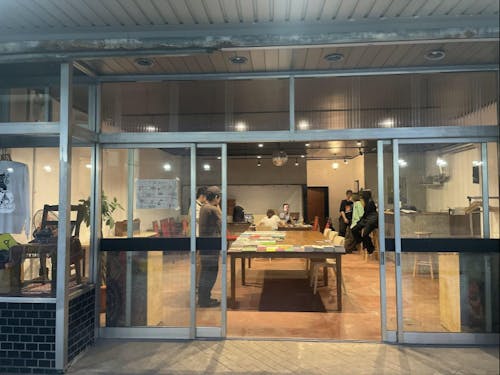 空き店舗を活用したスペースの利活用企画(空きビルを利活用したまちの基地アンテナでのイベントの様子)