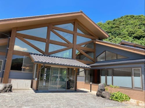 徒歩圏内の温泉の近くには海もありますよ♪