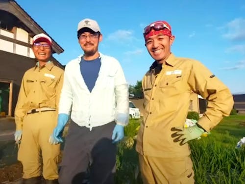 いい笑顔😁なんとひととみらい協同組合の派遣職員さんとニラ農家さん