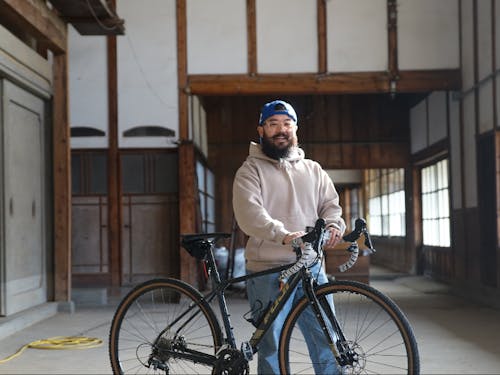 e-Bikeで工場や町並みを散策するサイクルツアーです。