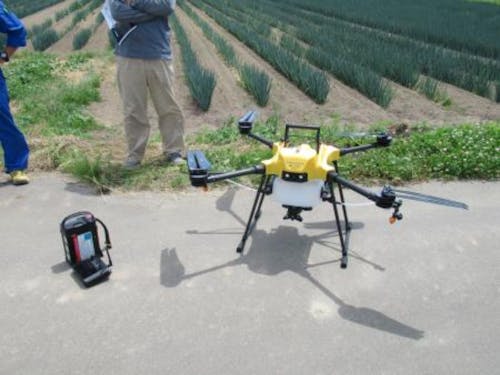 農薬散布にドローンを用いるなど「スマート農業」を推進中！