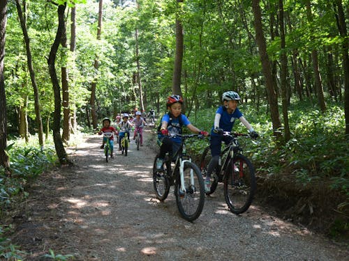 夏はアウトドアガイド…