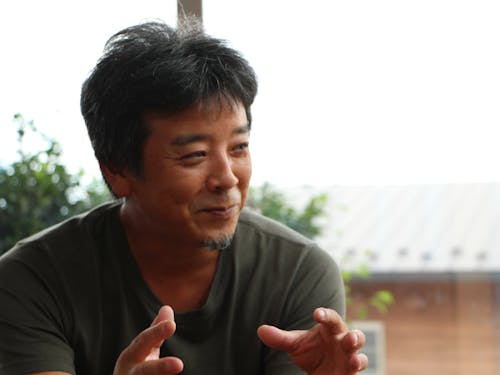 代表の足袋抜さん。スキューバダイビングインストラクター・カメラマン・農家等、多彩なキャリアを持つ。