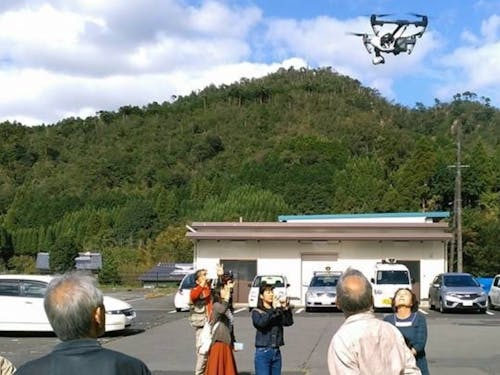 ドローンを飛ばしてみたりも