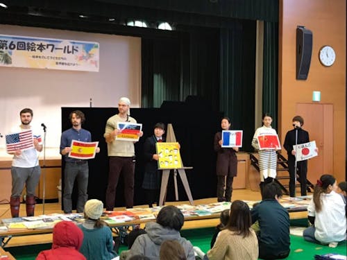 地域の活動も支援!多言語の読み聞かせイベント「絵本ワールド」