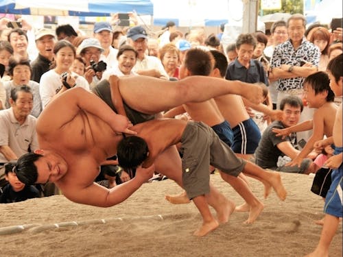 【どすこいペア】力士と触れ合えるお祭り。過去には横綱の稀勢の里関も来ました!