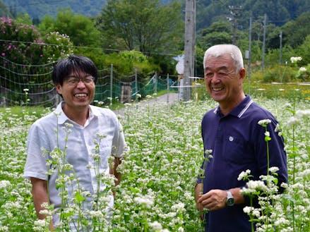 そばで人と人、人とまちをつなぐ