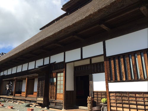 玄関を入ると、立派な囲炉裏のある土間が、、!当日のお楽しみです^^