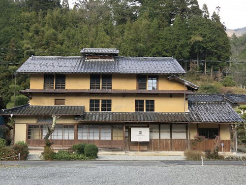 築140年の養蚕住宅。宿泊施設としてリニューアルオープンしました。