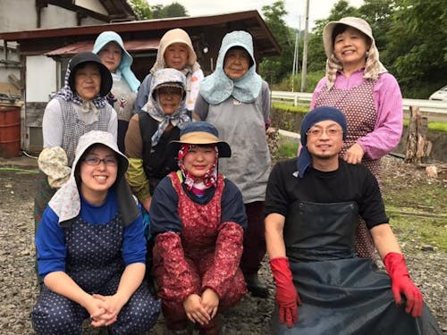 地域の人と一緒に現場で働いてもらいます