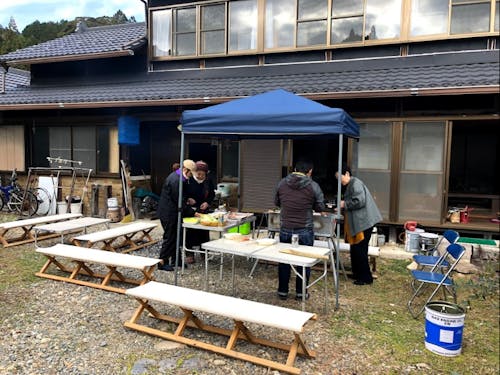 家の前でBBQ