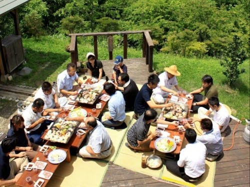 家でもアウトドアでも焼肉をします