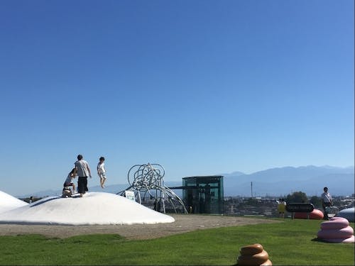 人気スポット・富山県美術館屋上広場