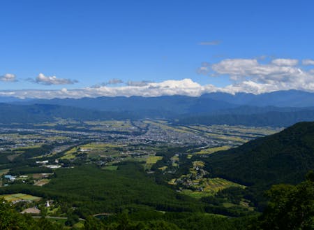 長野県南部にある二つのアルプスに囲まれた伊那市