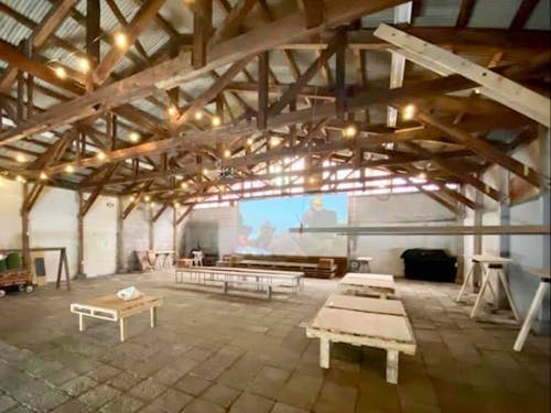 何もない状態のBLEND PARK内。催しによってその姿を変える。(杉山さん提供。2020年撮影)