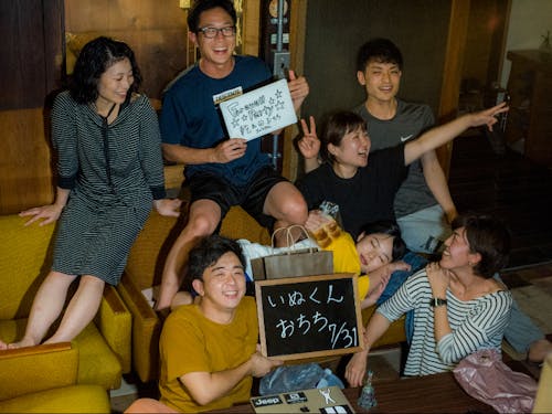 シェアメイトのお別れ会は泥酔と爆笑と涙でぐちゃぐちゃでした。旅立ちの別れの挨拶は、再会の約束だと信じる。笑