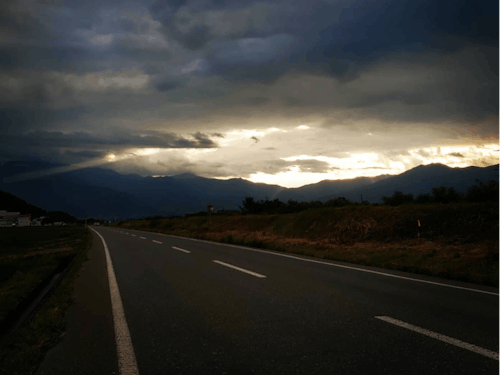 壮大な山と川に囲まれた長野県伊那市高遠